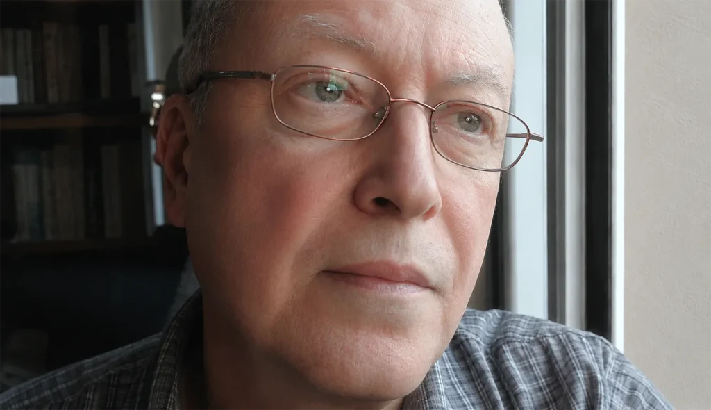 Héctor Rosales en su casa de Barcelona, setpiembre de 2025